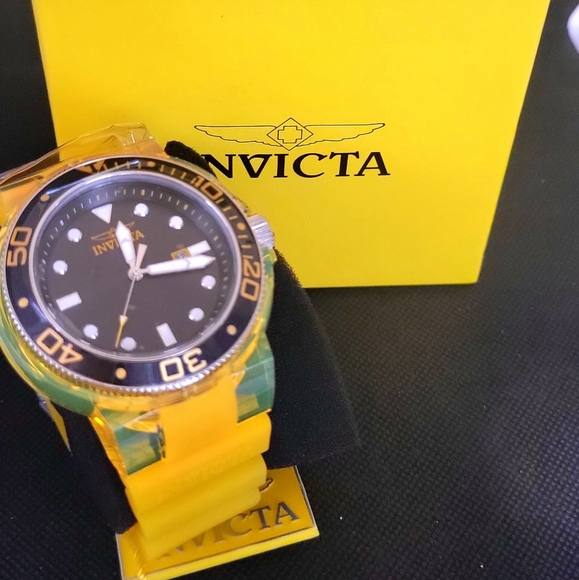 Invicta Pro Diver Anatomic Men's Watch 51.5mm  Case, Yellow Band. - Picture 4 of 8